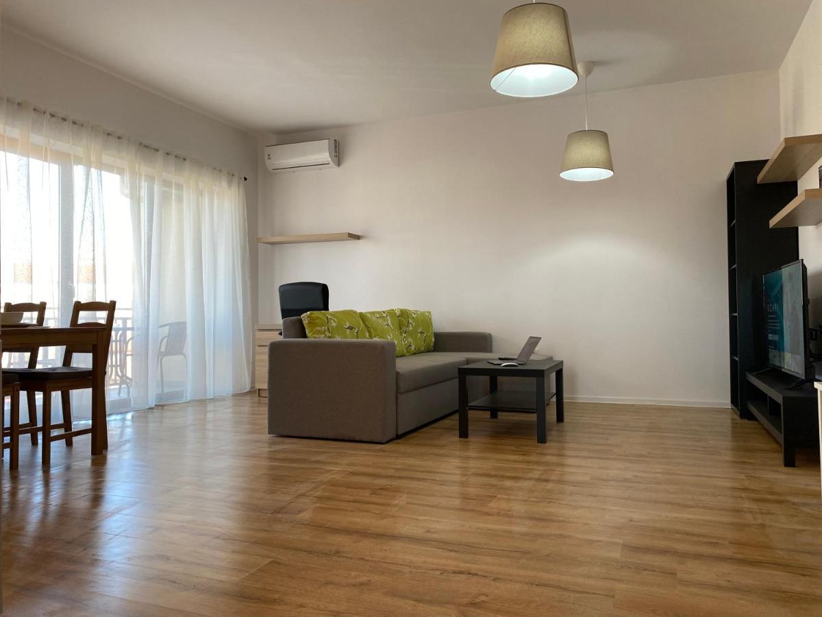 Glam Apartments Lipatti Near Iulius Mall And City Center تيميشورا المظهر الخارجي الصورة