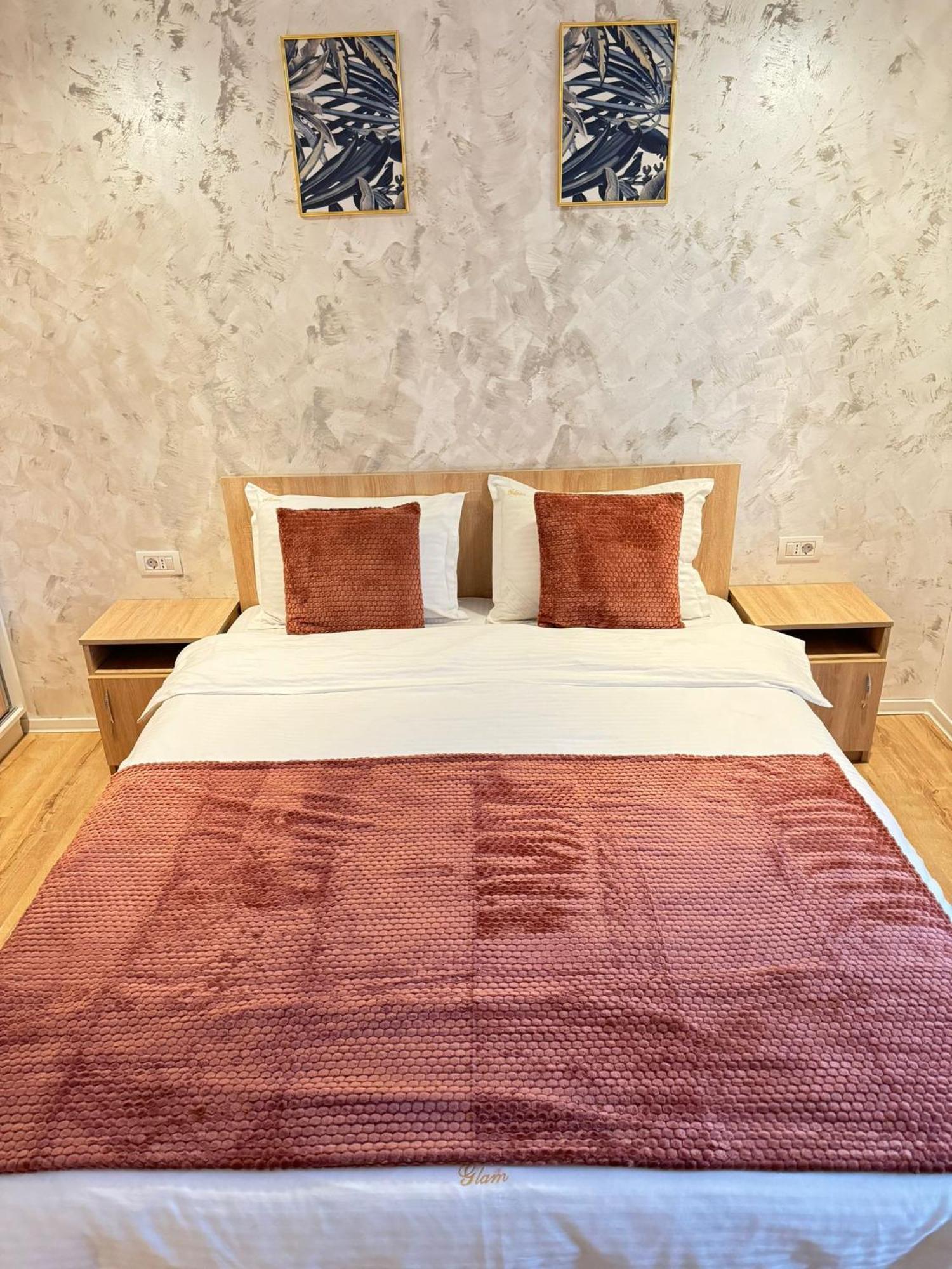 Glam Apartments Lipatti Near Iulius Mall And City Center تيميشورا المظهر الخارجي الصورة